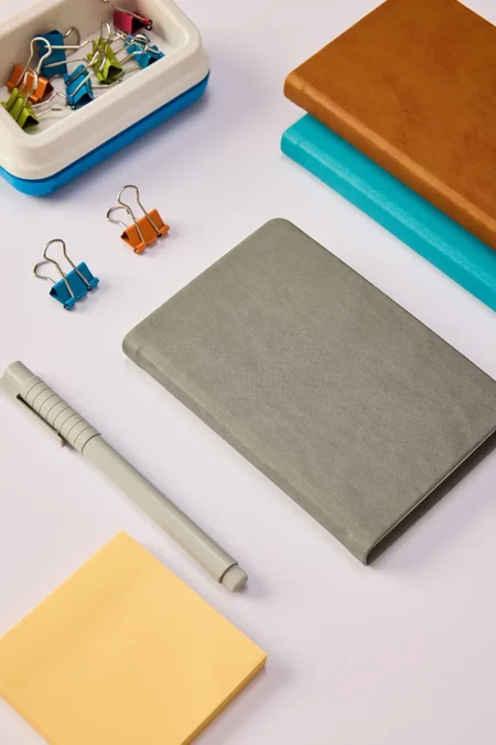 Kişiye Özel Gri Hediyelik Cep Boy Lastikli Çizgili 192 Sayfa Deri Not Defteri