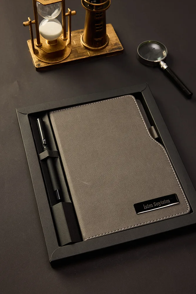 Kişiye Özel Hediyelik Kutulu Gri Kalem Hediyeli Çizgili 180 Sayfa Deri Not Defteri