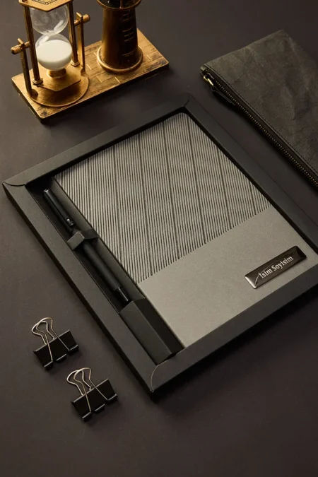 Kişiye Özel Hediyelik Kutulu Gri Kalem Hediyeli Çizgili 180 Sayfa Deri Not Defteri