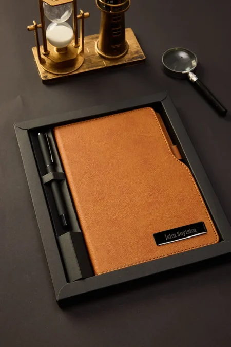 Kişiye Özel Hediyelik Kutulu Kahverengi Kalem Hediyeli Çizgili 180 Sayfa Deri Not Defteri