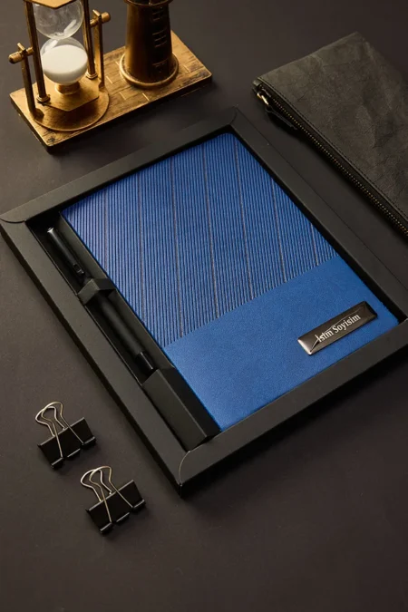 Kişiye Özel Hediyelik Kutulu Lacivert Kalem Hediyeli Çizgili 180 Sayfa Deri Not Defteri