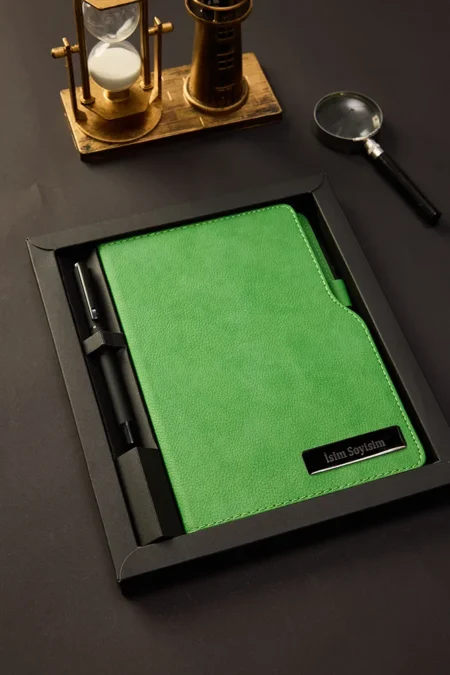 Kişiye Özel Hediyelik Kutulu Yeşil Kalem Hediyeli Çizgili 180 Sayfa Deri Not Defteri