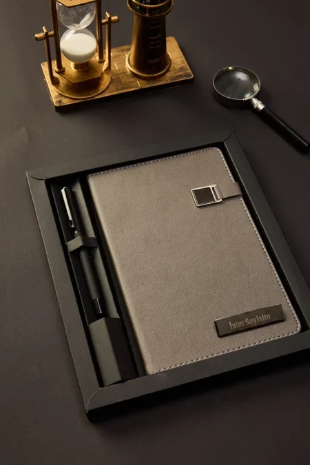 Kişiye Özel Hediyelik Kutulu Gri Kalemli Çizgili 180 Sayfa Deri Not Defteri