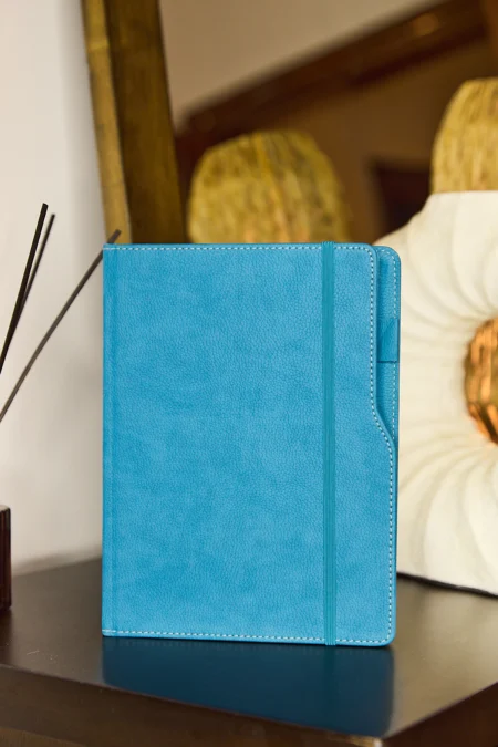 Kişiye Özel Turkuaz Lastikli Kalem Tutuculu Vegan Deri 276 Sayfa Çizgili Not Defteri