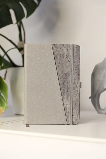 Kişiye Özel Gri Lastikli Kalem Tutuculu Evrak Cepli  Vegan Deri 224 Sayfa Çizgili Not Defteri