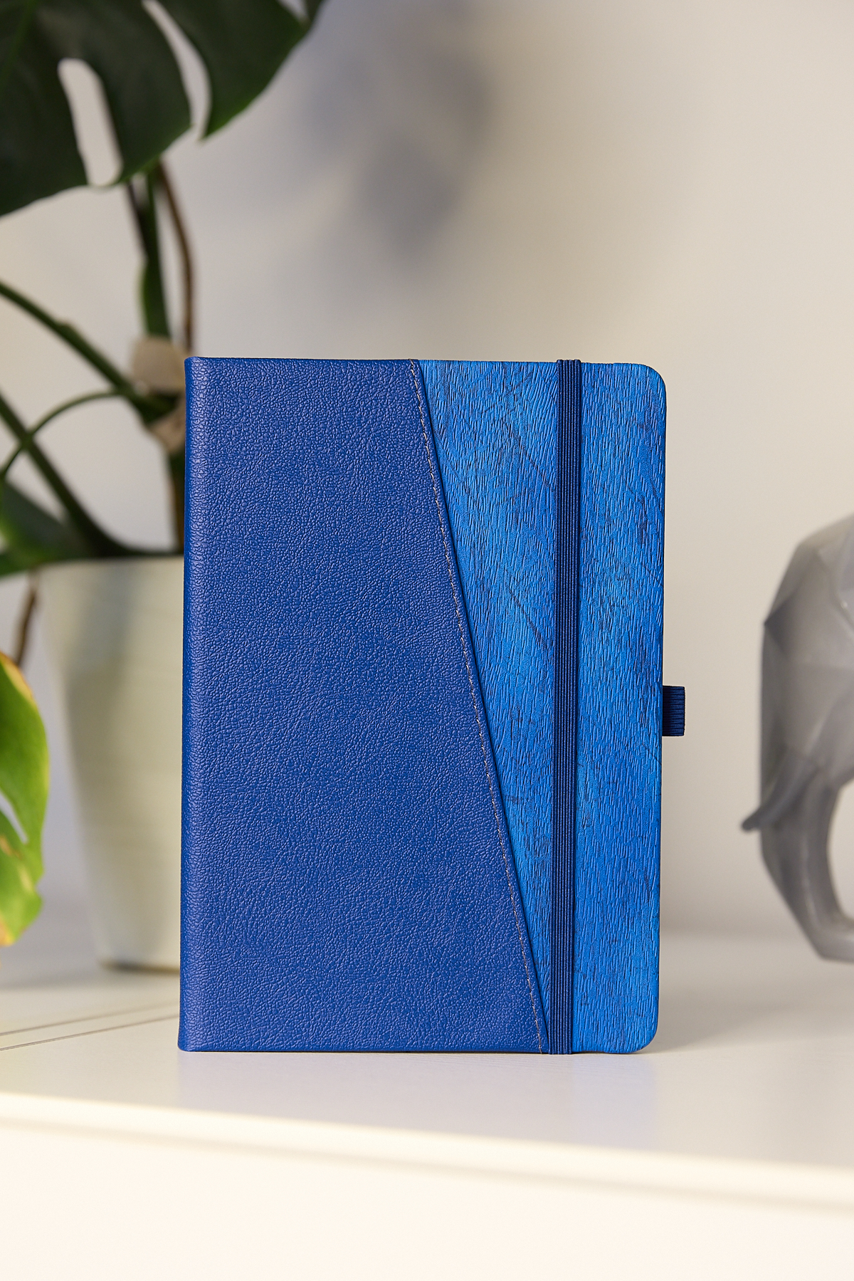 Kişiye Özel Lacivert Lastikli Kalem Tutuculu Evrak Cepli Vegan Deri 224 Sayfa Çizgili Not Defteri