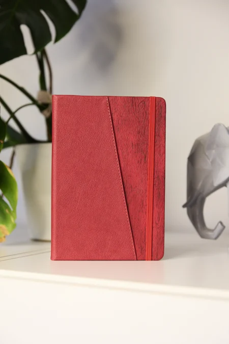 Kişiye Özel Kırmızı Lastikli Kalem Tutuculu Evrak Cepli  Vegan Deri 224 Sayfa Çizgili Not Defteri