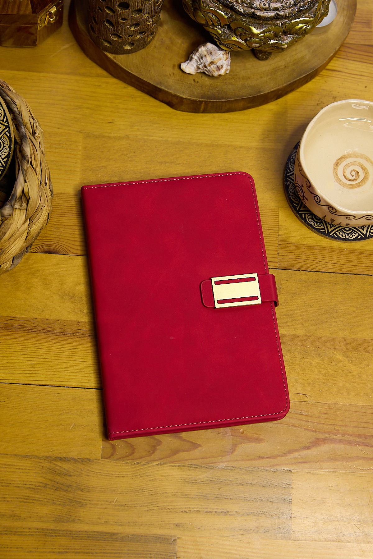 Kişiye Özel Kırmızı Vegan Deri Metal Mıknatıslı Kilitli 224 Sayfa Çizgili Not Defteri