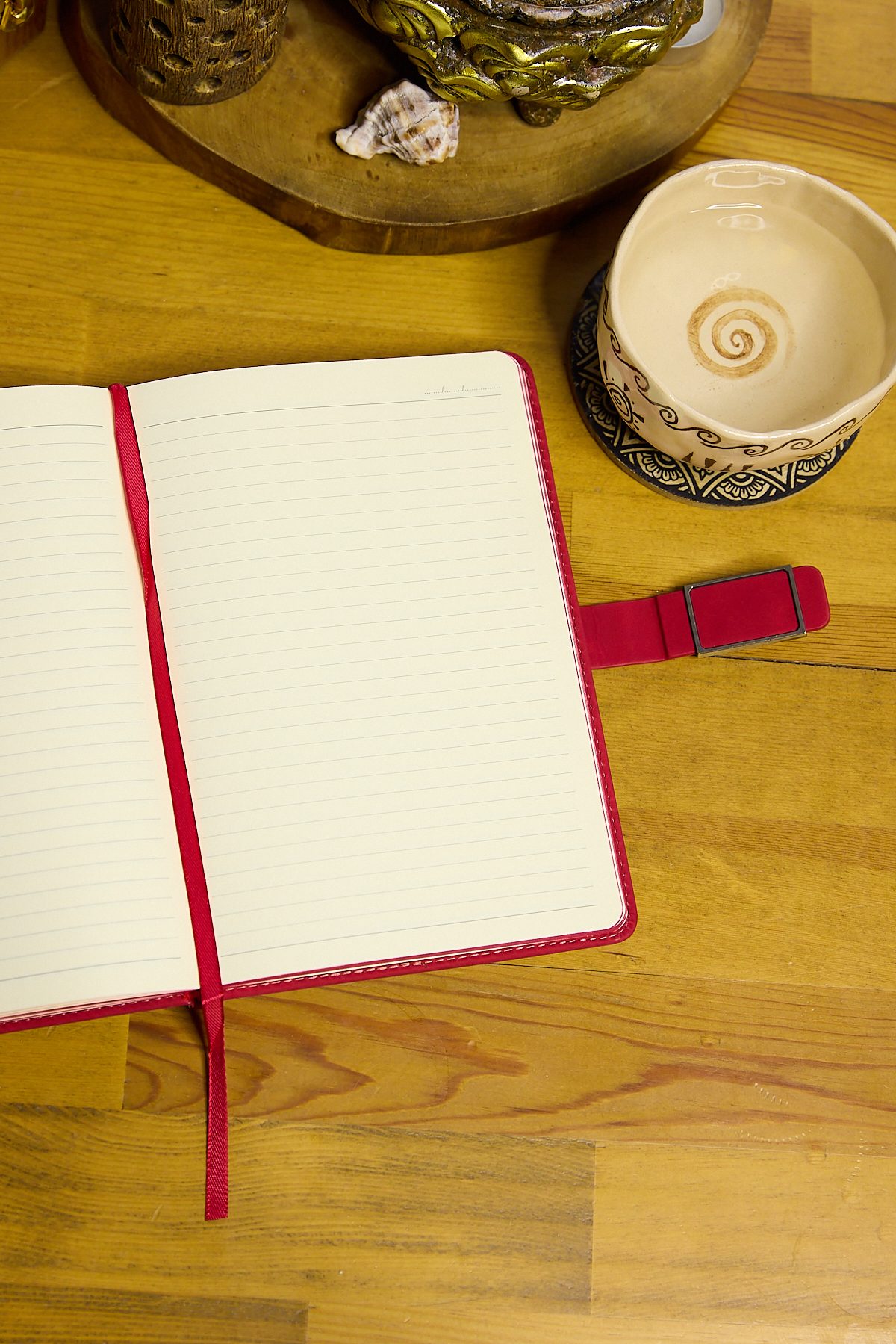 Kişiye Özel Kırmızı Vegan Deri Metal Mıknatıslı Kilitli 224 Sayfa Çizgili Not Defteri - Görsel 2