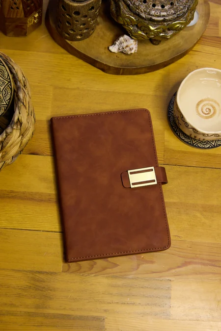 Kişiye Özel Kahverengi Vegan Deri Metal Mıknatıslı Kilitli 224 Sayfa Çizgili Not Defteri