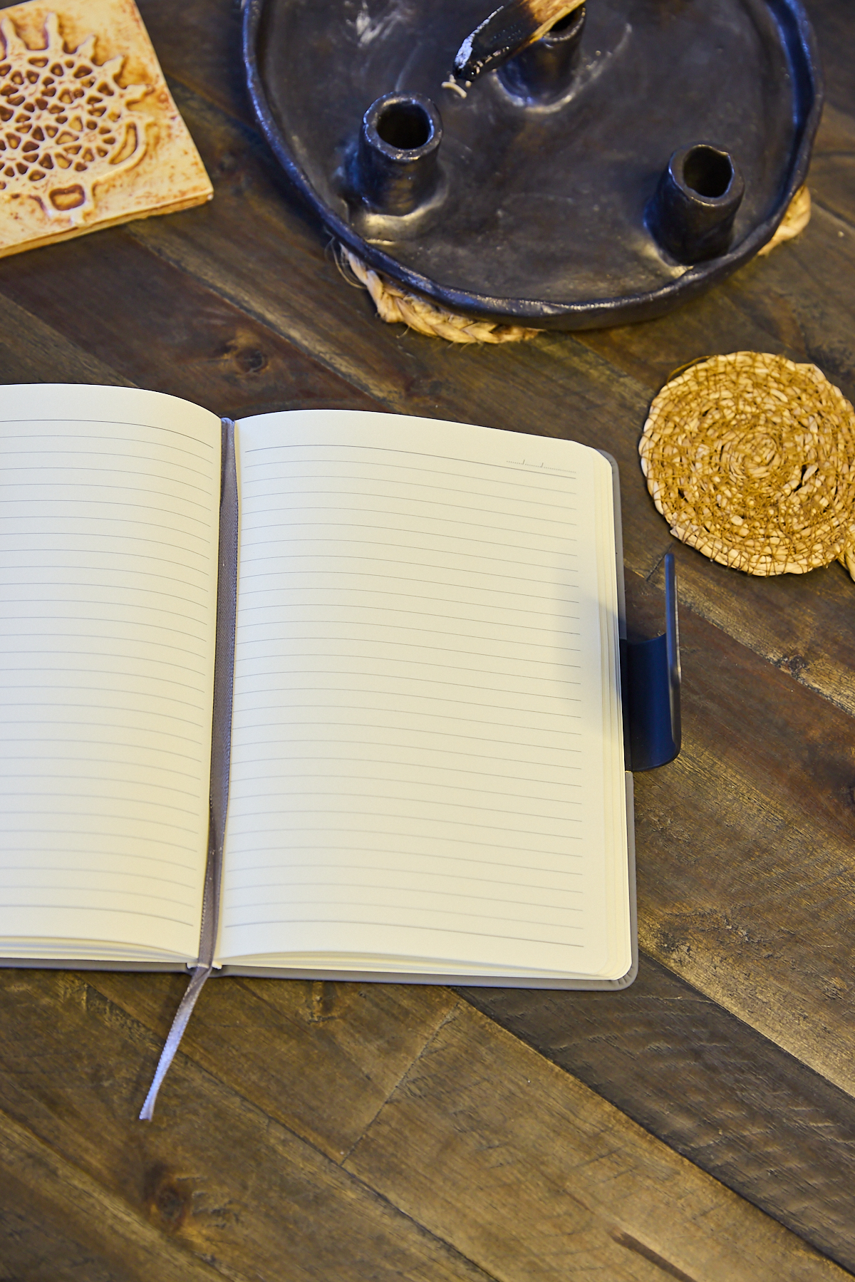 Kişiye Özel Gri Vegan Deri Metal Mıknatıslı Kilitli 224 Sayfa Çizgili Not Defteri - Görsel 2