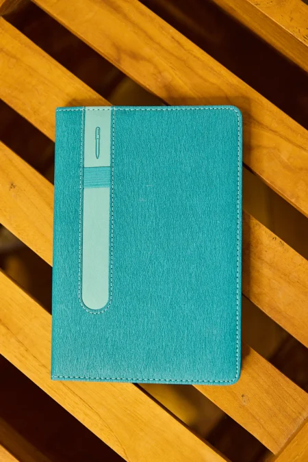 Kişiye Özel Turkuaz Vegan Deri Metal Mıknatıslı Kilitli 224 Sayfa Çizgili Not Defteri