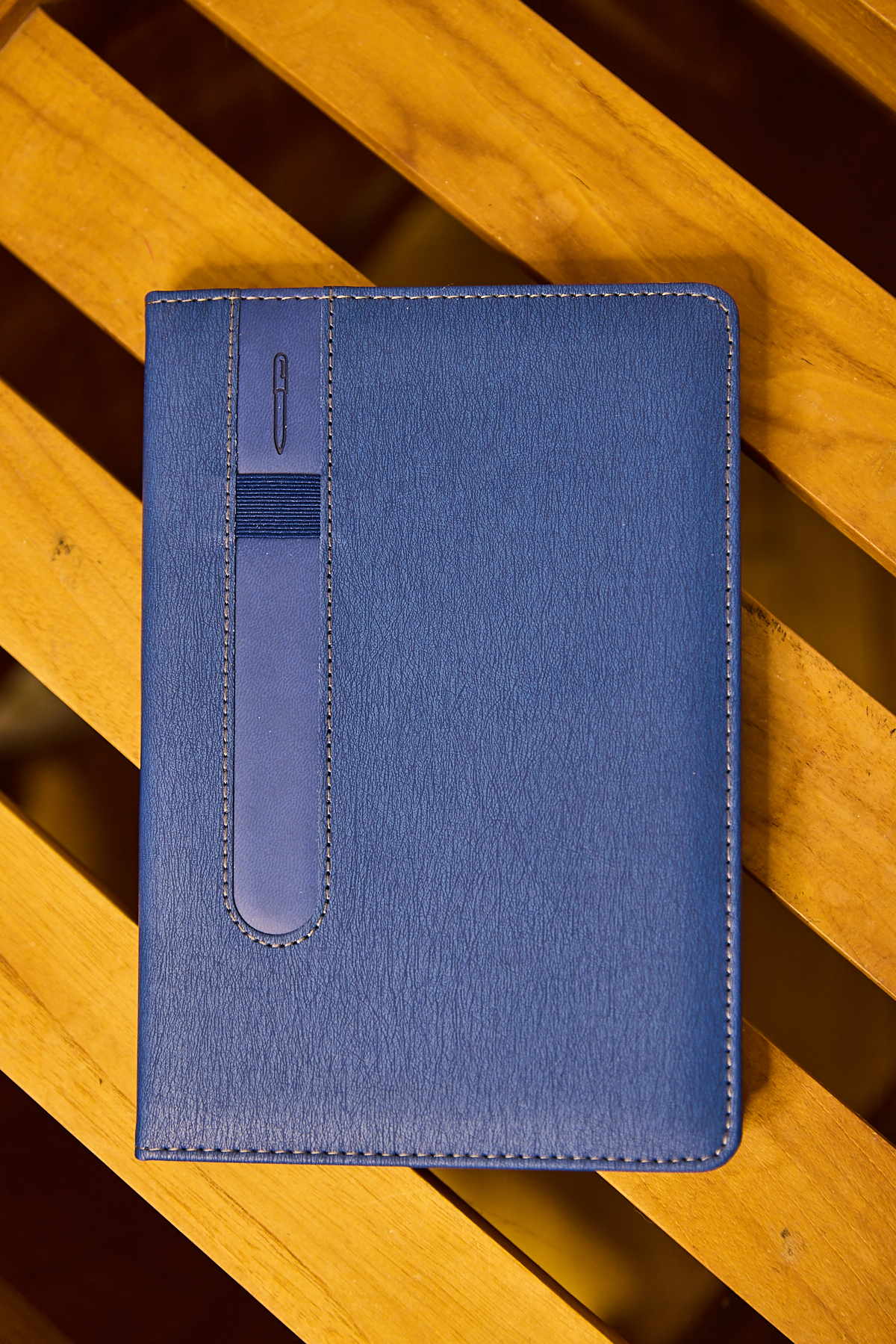 Kişiye Özel Lacivert Vegan Deri Metal Mıknatıslı Kilitli 224 Sayfa Çizgili Not Defteri