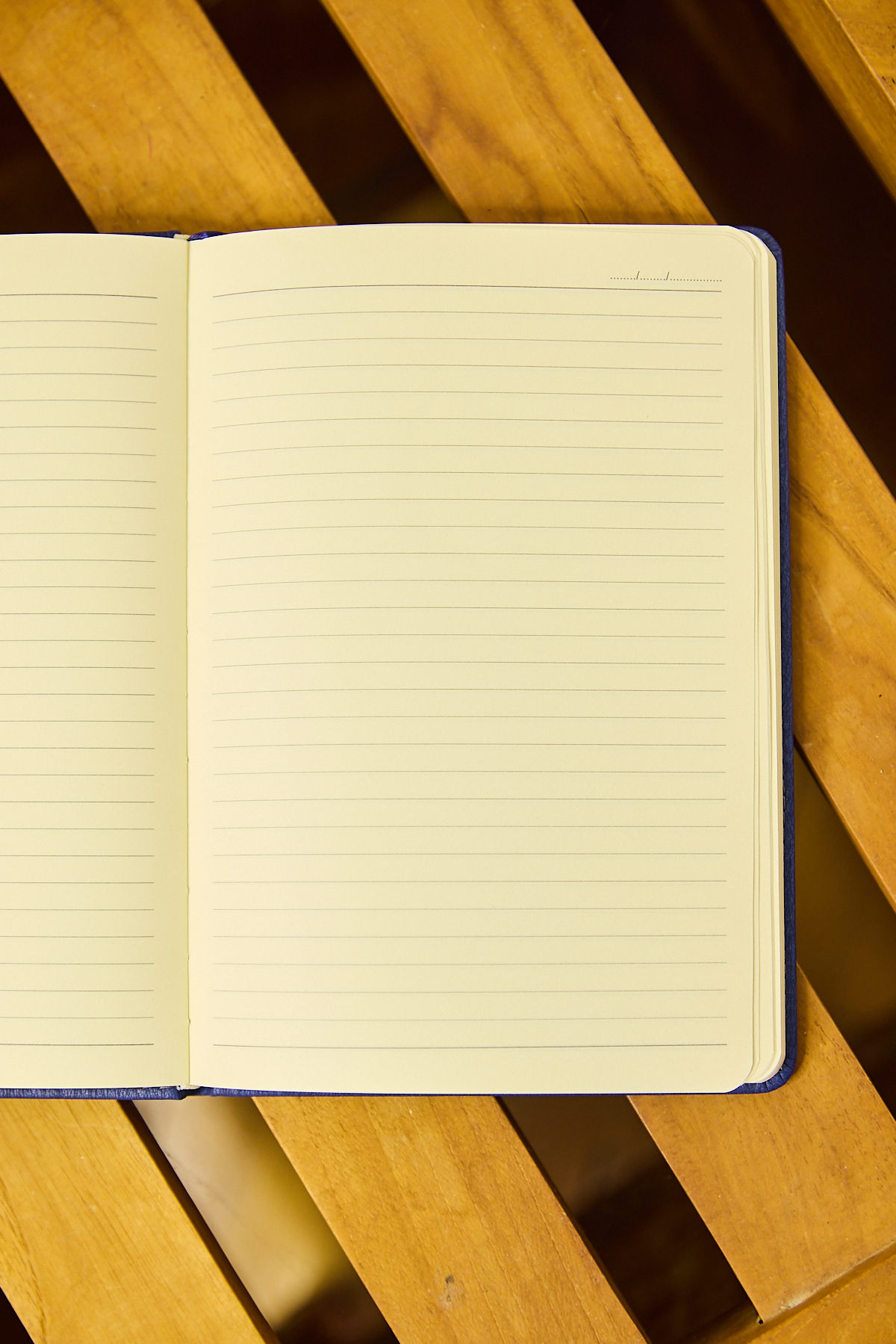 Kişiye Özel Lacivert Vegan Deri Metal Mıknatıslı Kilitli 224 Sayfa Çizgili Not Defteri - Görsel 2