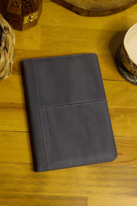 Kişiye Özel Gri Kalem Tutuculu Vegan Deri Düz 224 Sayfa Çizgili Not Defteri