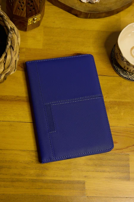 Kişiye Özel Lacivert Kalem Tutuculu Vegan Deri Düz 224 Sayfa Çizgili Not Defteri