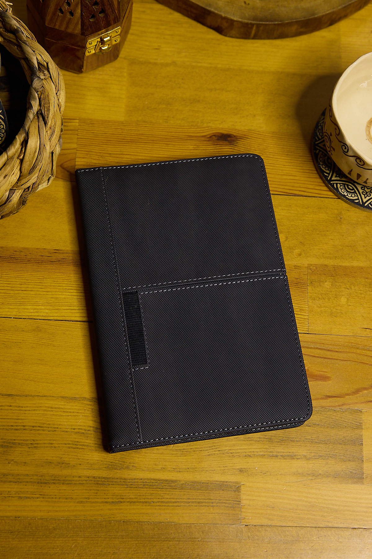 Kişiye Özel Siyah Kalem Tutuculu Vegan Deri Düz 224 Sayfa Çizgili Not Defteri