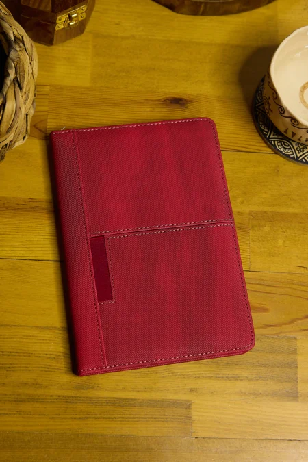 Kişiye Özel Kırmızı Kalem Tutuculu Vegan Deri Düz 224 Sayfa Çizgili Not Defteri