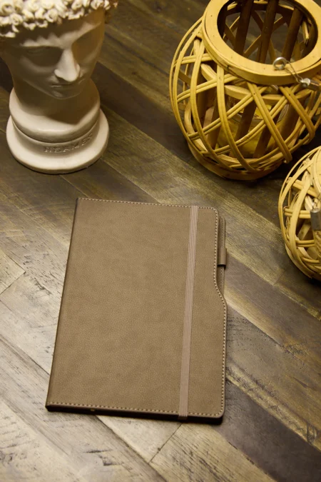 Kişiye Özel Gri Kalem Tutuculu Vegan Deri Düz 276 Sayfa Çizgili Not Defteri