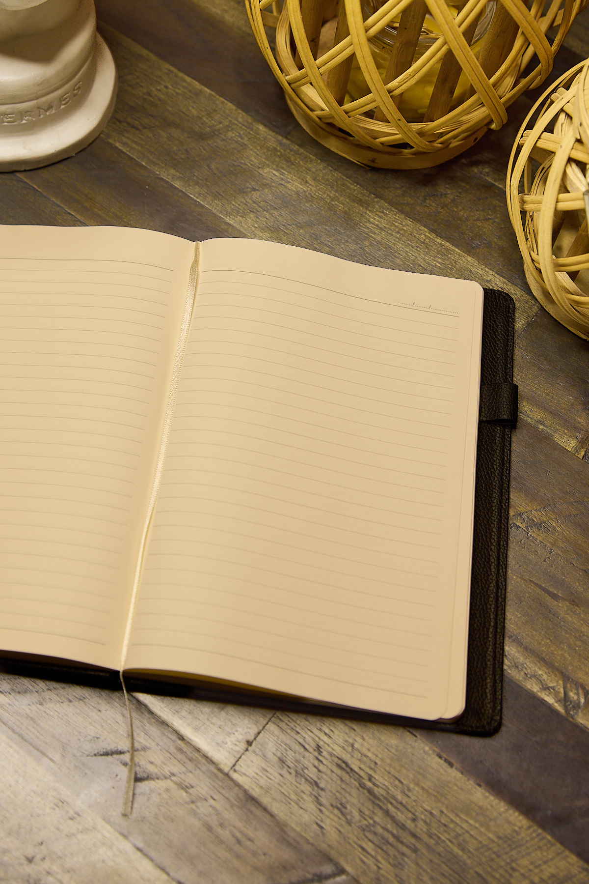 Kişiye Özel Siyah Kalem Tutuculu Vegan Deri Düz 276 Sayfa Çizgili Not Defteri - Görsel 2