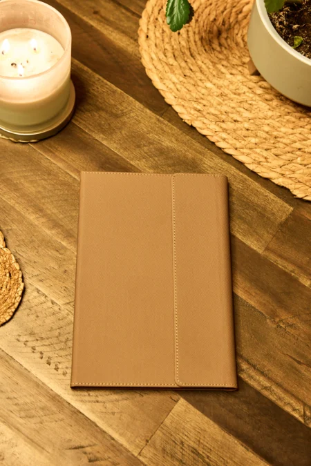 Kişiye Özel Kahverengi Kalem Tutuculu Vegan Deri 224 Sayfa Çizgili Mıknatıslı Not Defteri