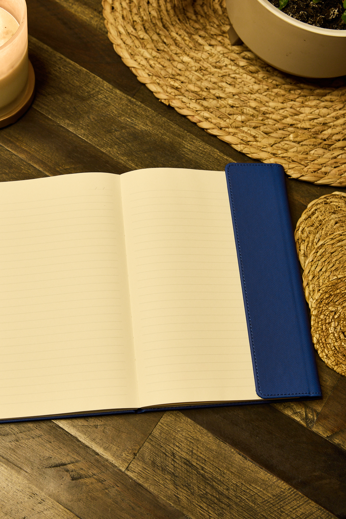 Kişiye Özel Lacivert Kalem Tutuculu Vegan Deri 224 Sayfa Çizgili Mıknatıslı Not Defteri - Görsel 2