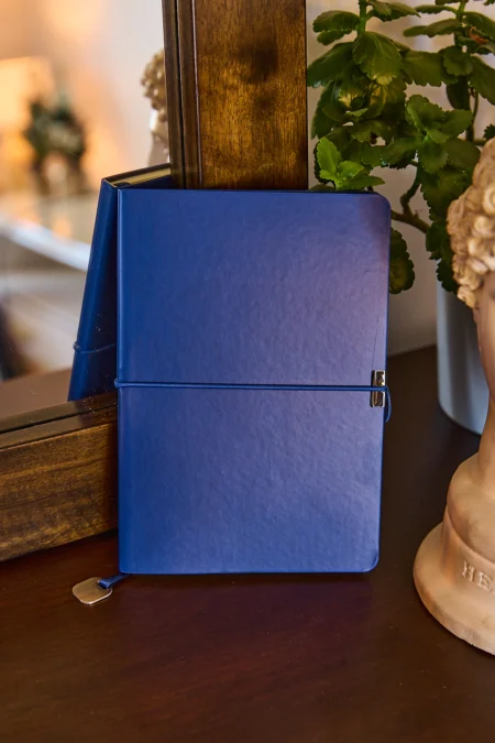 Kişiye Özel Lacivert Lastikli Vegan Deri Düz 224 Sayfa Çizgili Not Defteri