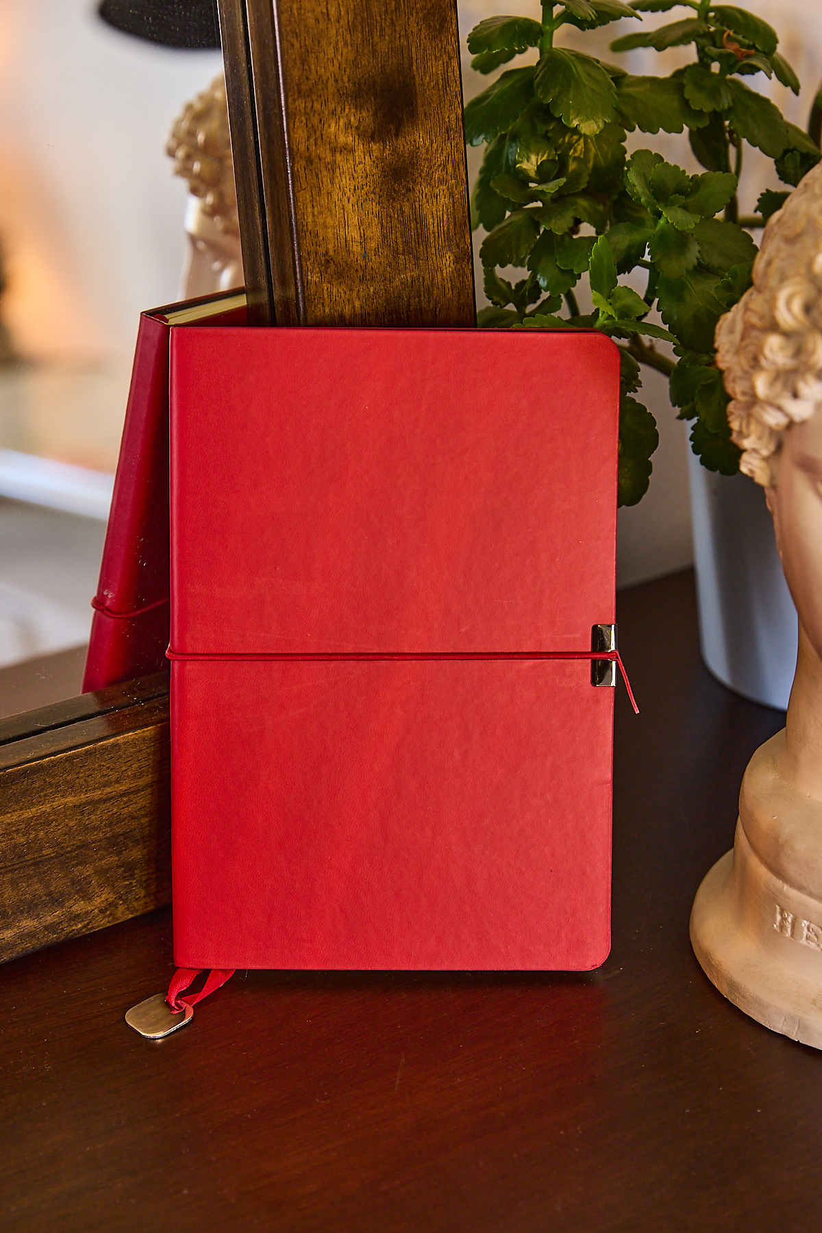 Kişiye Özel Kırmızı Lastikli Vegan Deri Düz 224 Sayfa Çizgili Not Defteri