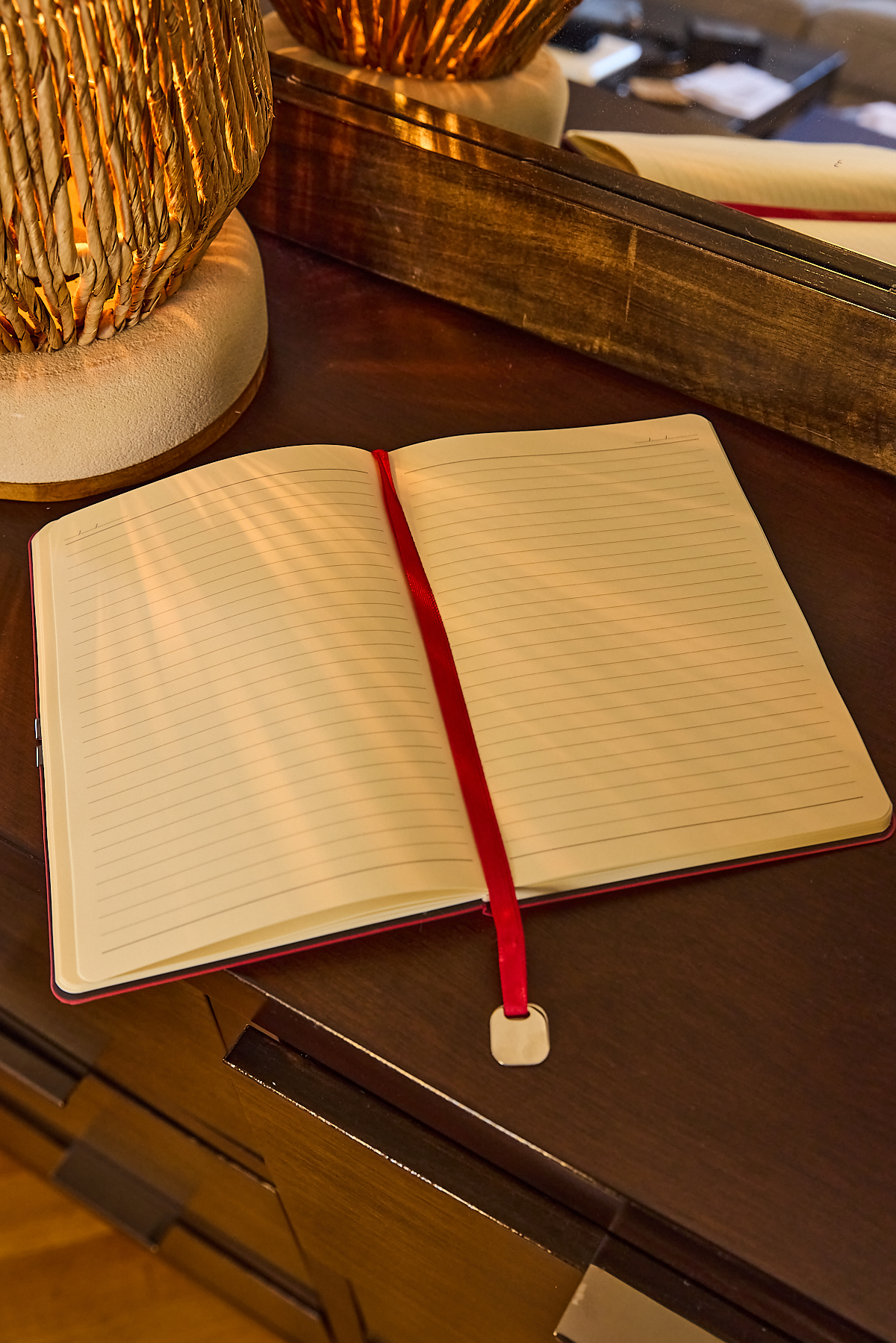 Kişiye Özel Kırmızı Lastikli Vegan Deri Düz 224 Sayfa Çizgili Not Defteri - Görsel 2