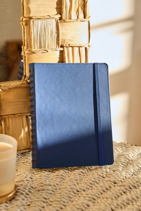 Kişiye Özel Lacivert Lastikli Vegan Deri Gizli Spiralli 240 Sayfa Çizgili Not Defteri