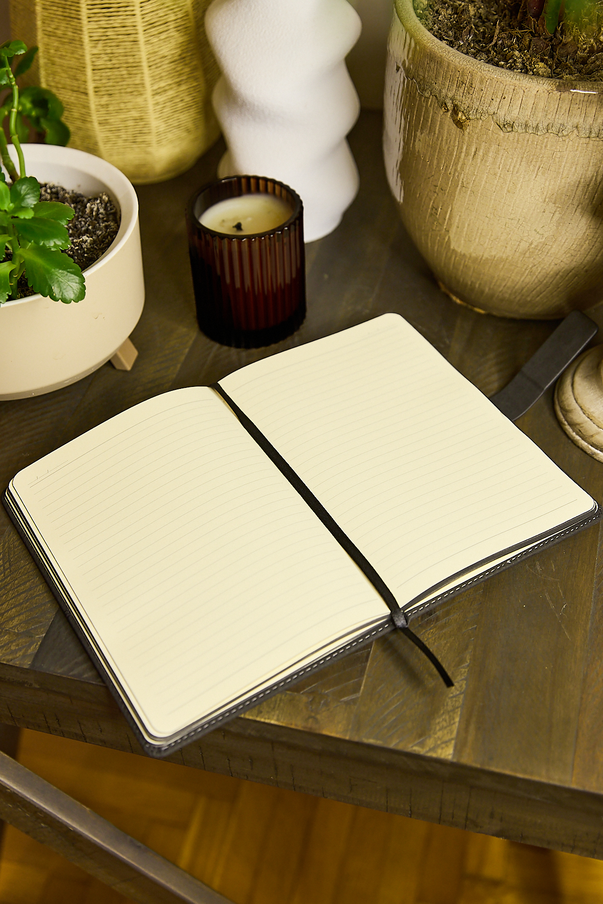 Kişiye Özel Siyah Dikişili Düz Vegan Deri Metal Mıknatıslı Kilitli 224 Sayfa Çizgili Not Defteri - Görsel 2