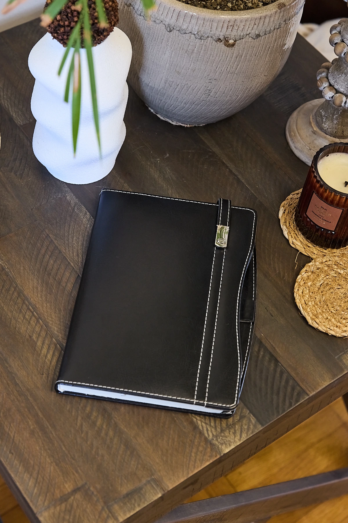 Kişiye Özel Siyah 2026 Günlük Ajanda Vegan Deri Metal Kilitli Düz Kurumsal Hediyelik