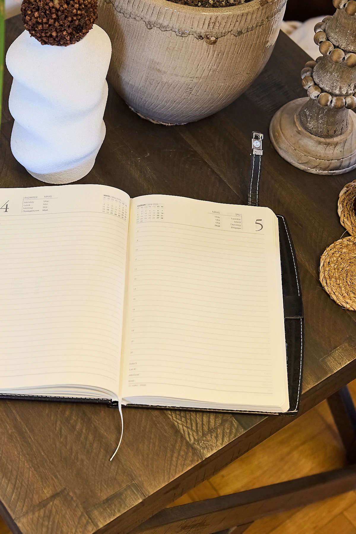 Kişiye Özel Siyah 2026 Günlük Ajanda Vegan Deri Metal Kilitli Düz Kurumsal Hediyelik - Görsel 2