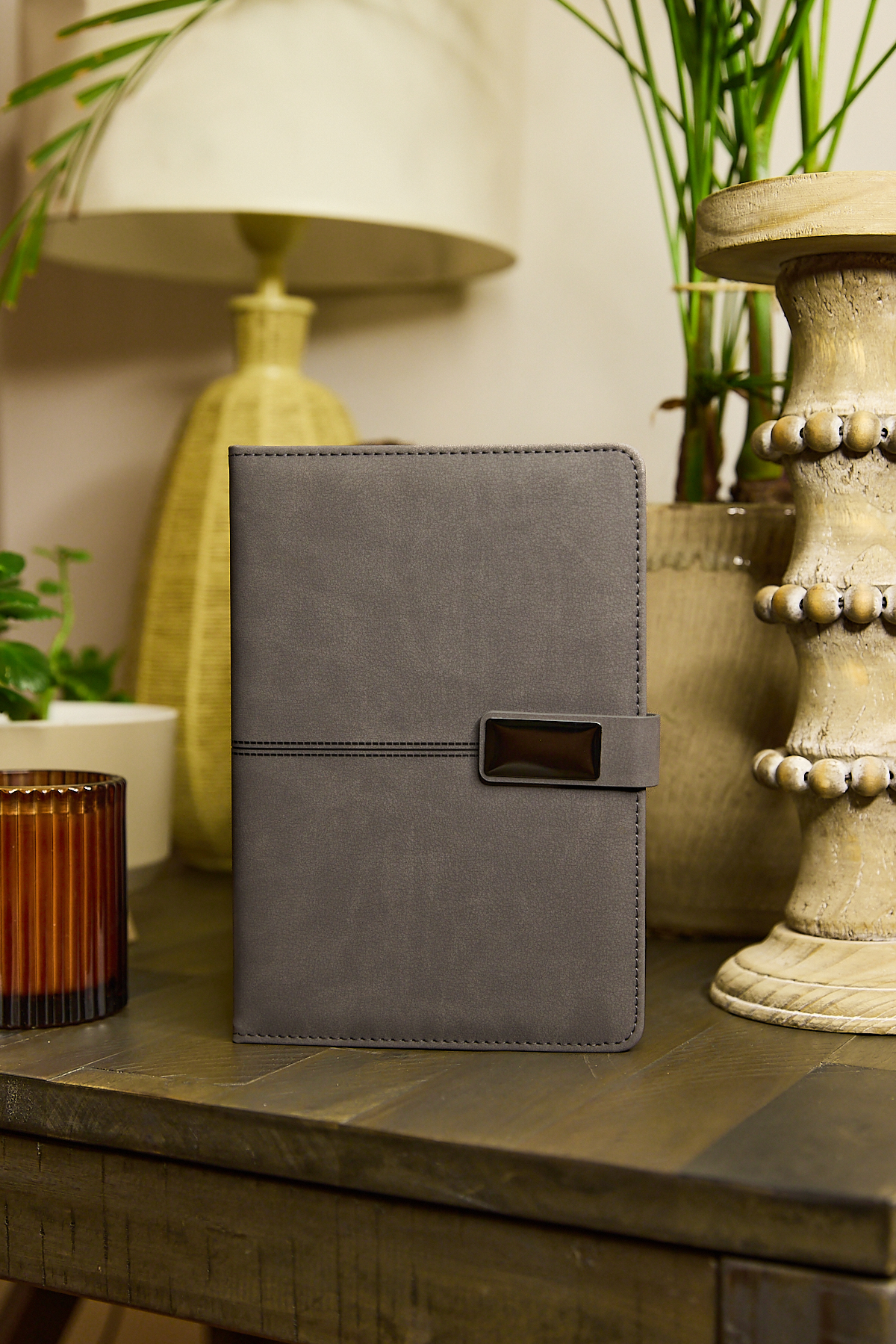Kişiye Özel Gri Dikişili Düz Vegan Deri Metal Mıknatıslı Kilitli 224 Sayfa Çizgili Not Defteri