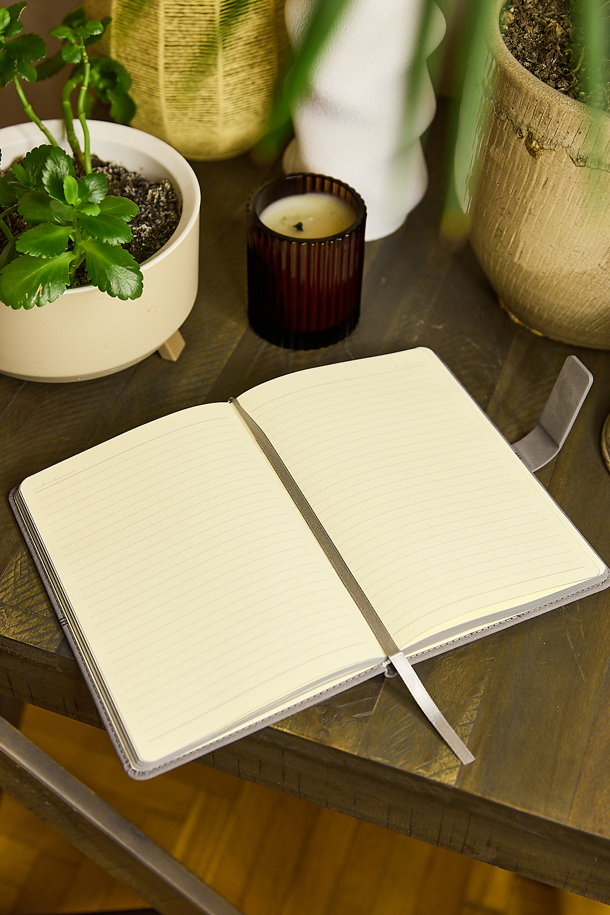 Kişiye Özel Gri Dikişili Düz Vegan Deri Metal Mıknatıslı Kilitli 224 Sayfa Çizgili Not Defteri - Görsel 2