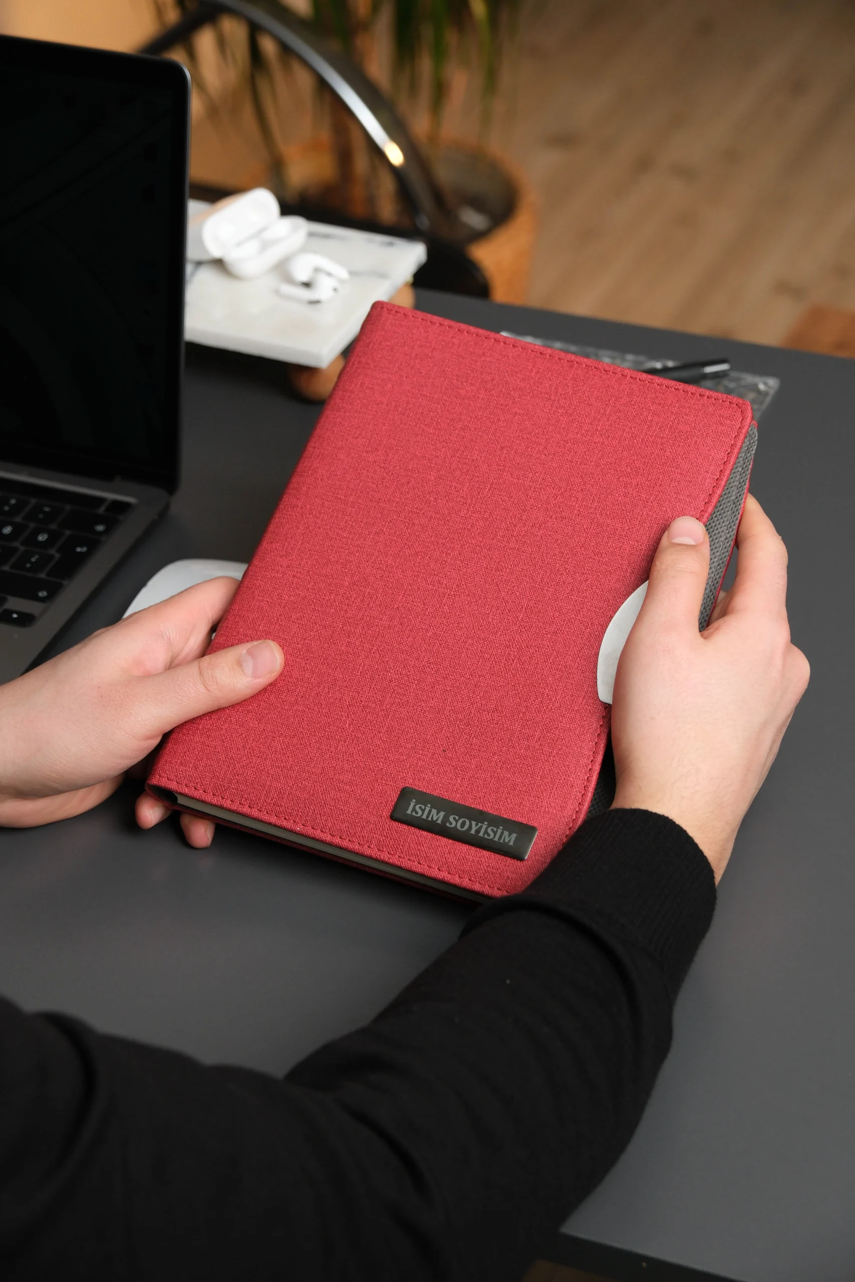 Kişiye Özel Kırmızı Düz Vegan Deri Spiralli 240 Sayfa Çizgili Not Defteri - Görsel 3