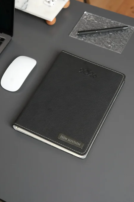 Kişiye Özel İsimli Düz Siyah Vegan Deri Gizli Spiralli 2026 Ajanda