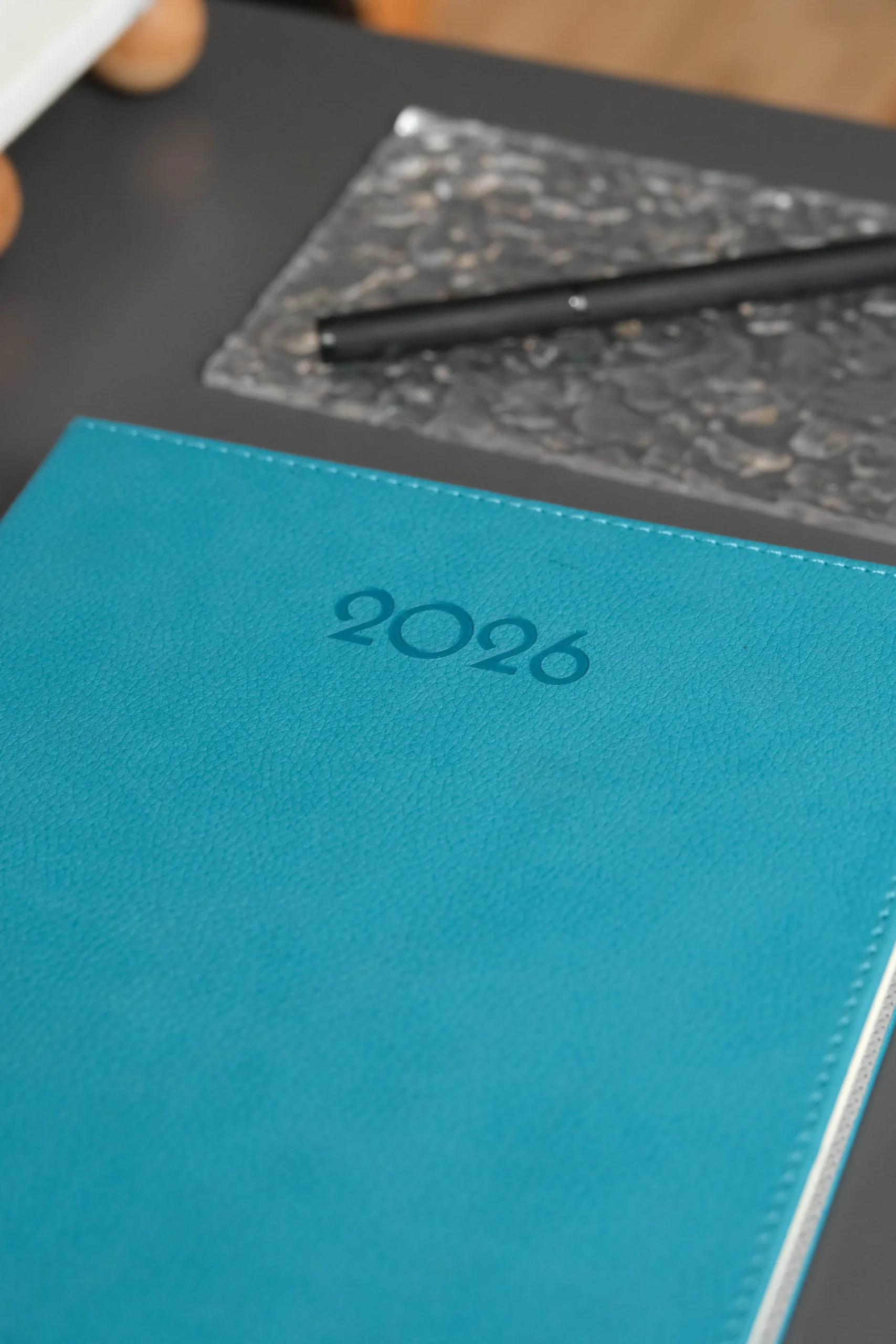 Kişiye Özel Turkuaz Düz Vegan Deri Spiralli 240 Sayfa Çizgili Not Defteri - Görsel 6