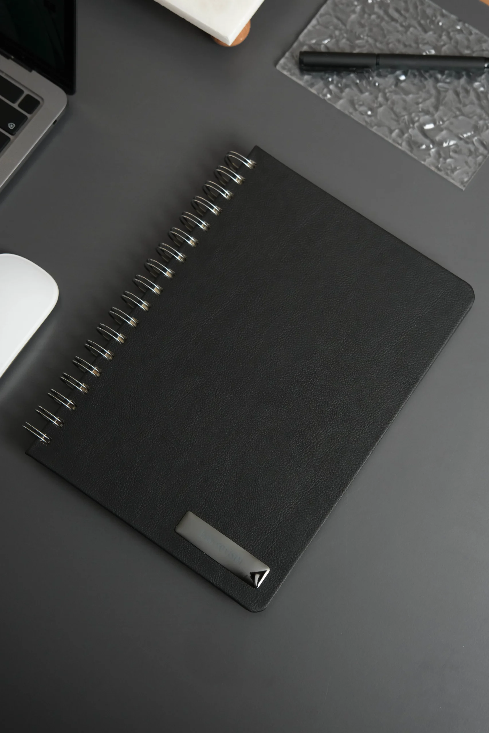 Kişiye Özel Siyah Düz Vegan Deri Spiralli 240 Sayfa Çizgili Not Defteri