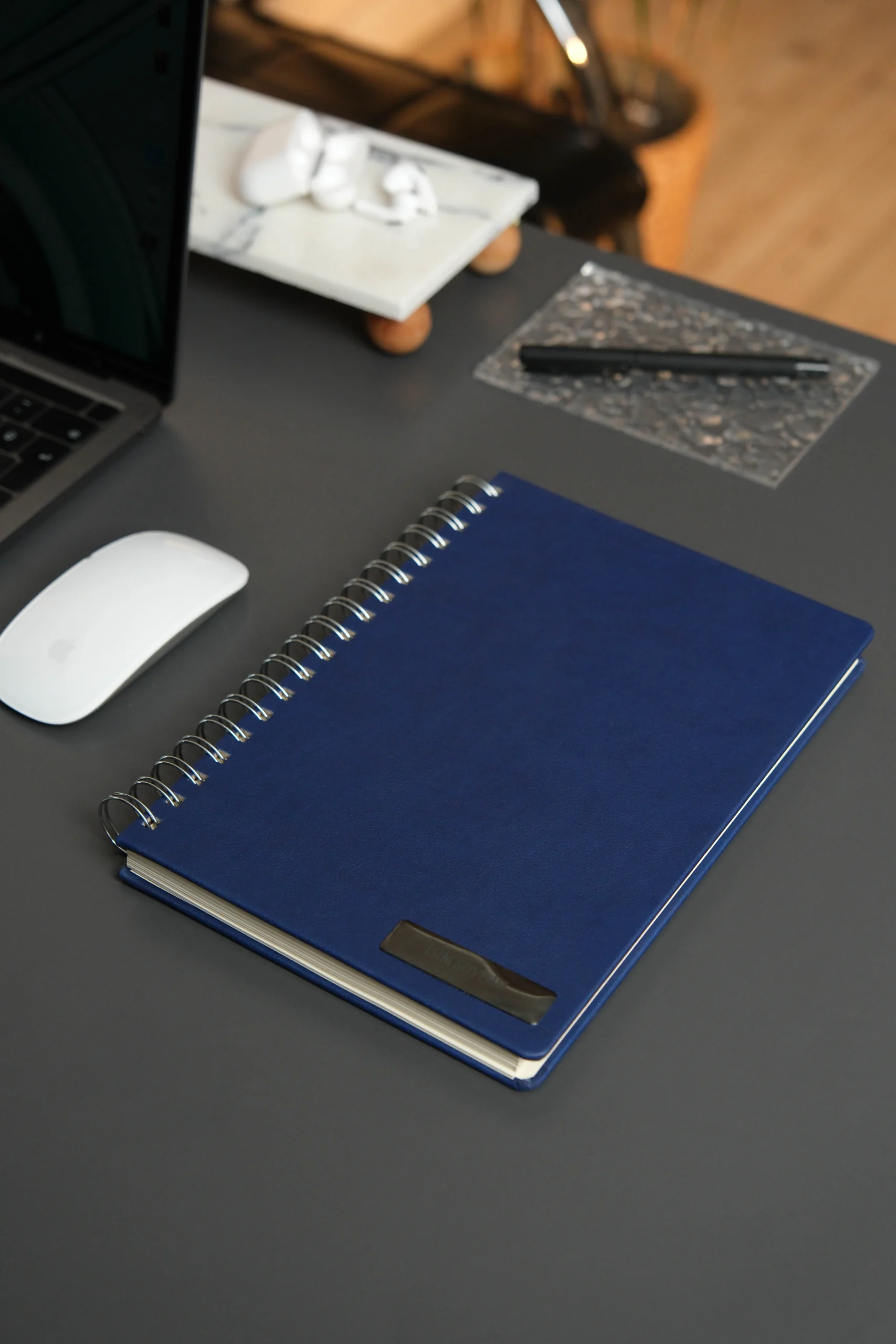 Kişiye Özel Lacivert Düz Vegan Deri Spiralli 240 Sayfa Çizgili Not Defteri - Görsel 8