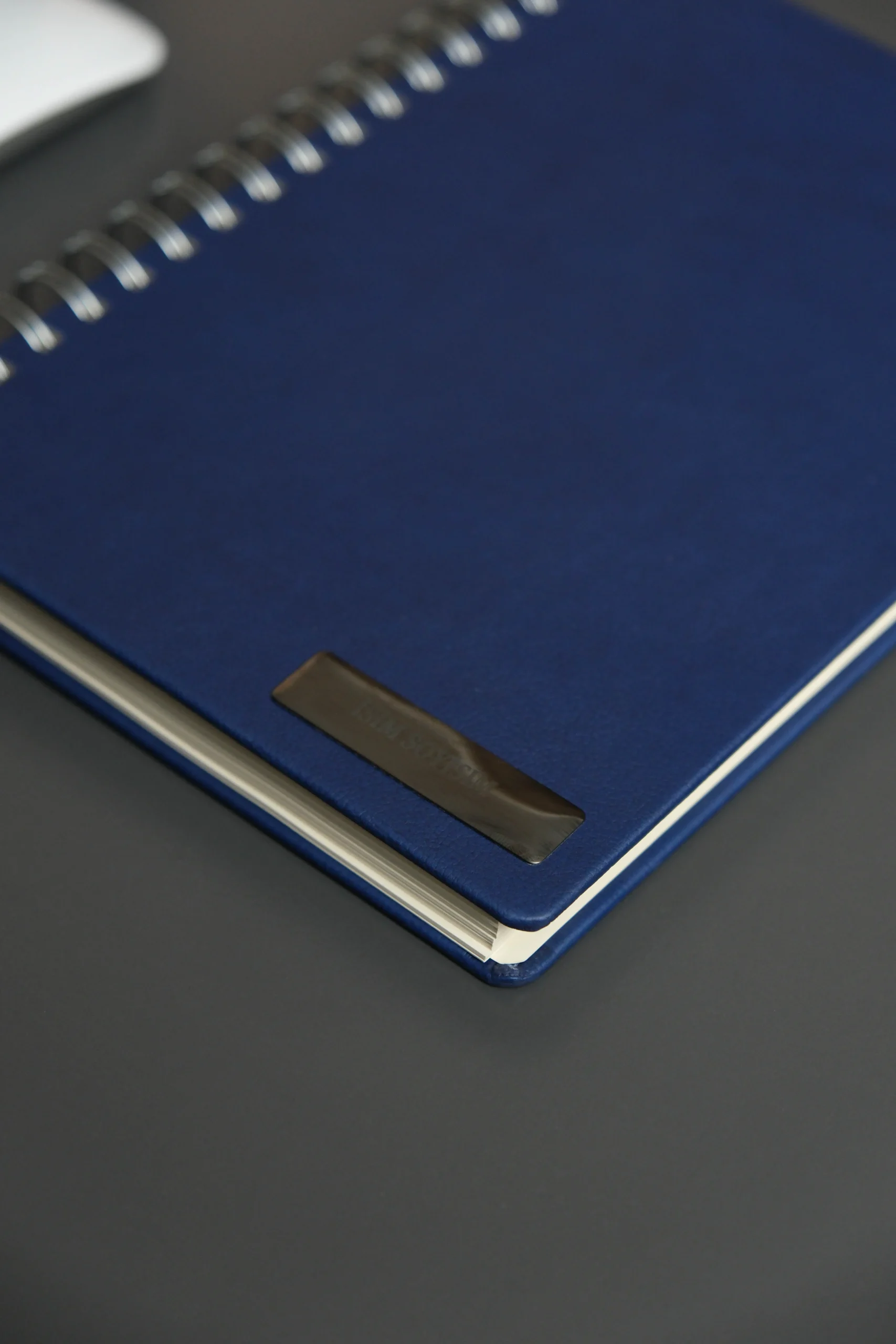 Kişiye Özel Lacivert Düz Vegan Deri Spiralli 240 Sayfa Çizgili Not Defteri - Görsel 7
