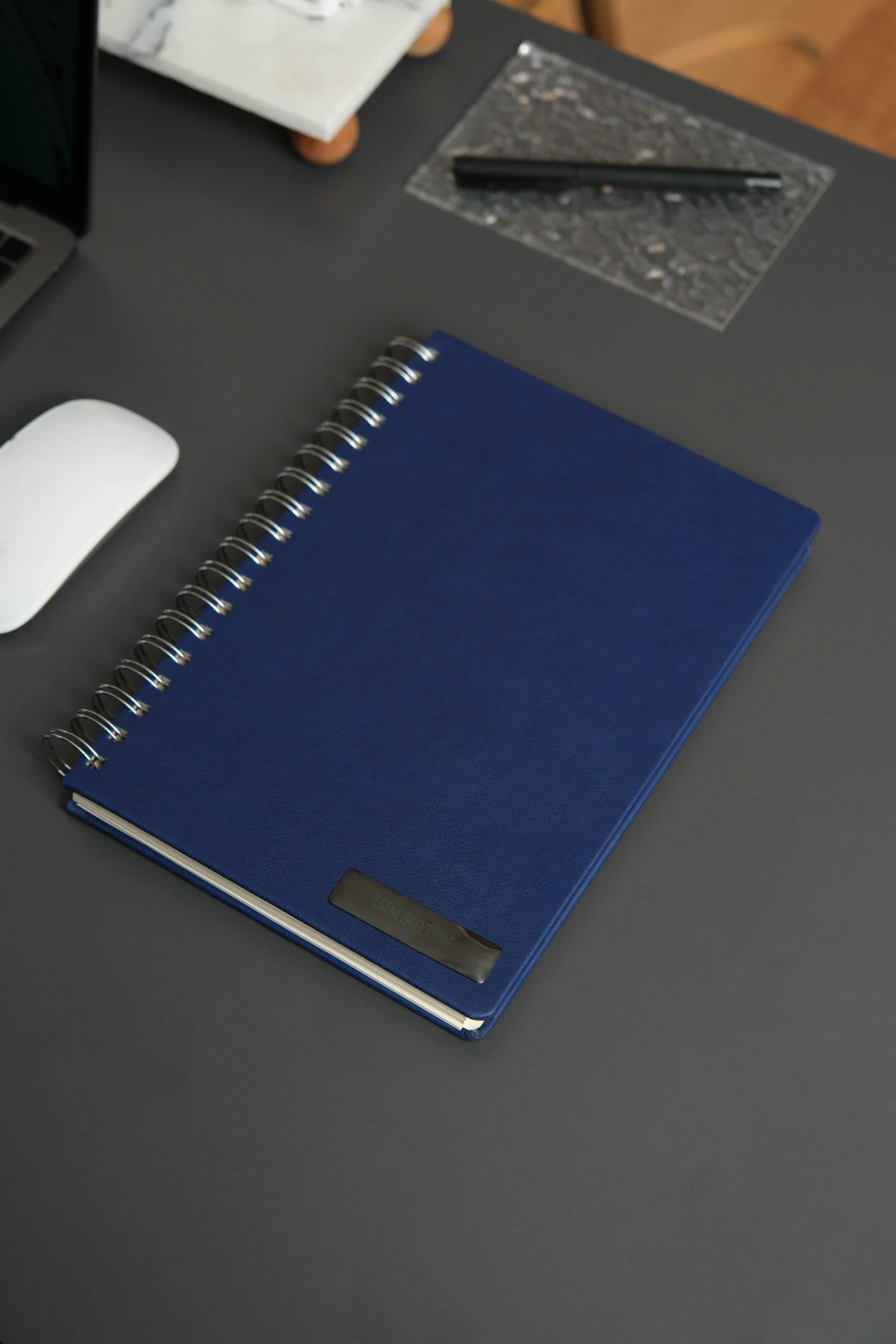 Kişiye Özel Lacivert Düz Vegan Deri Spiralli 240 Sayfa Çizgili Not Defteri - Görsel 2