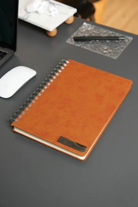 Kişiye Özel Kahverengi Düz Vegan Deri Spiralli 240 Sayfa Çizgili Not Defteri