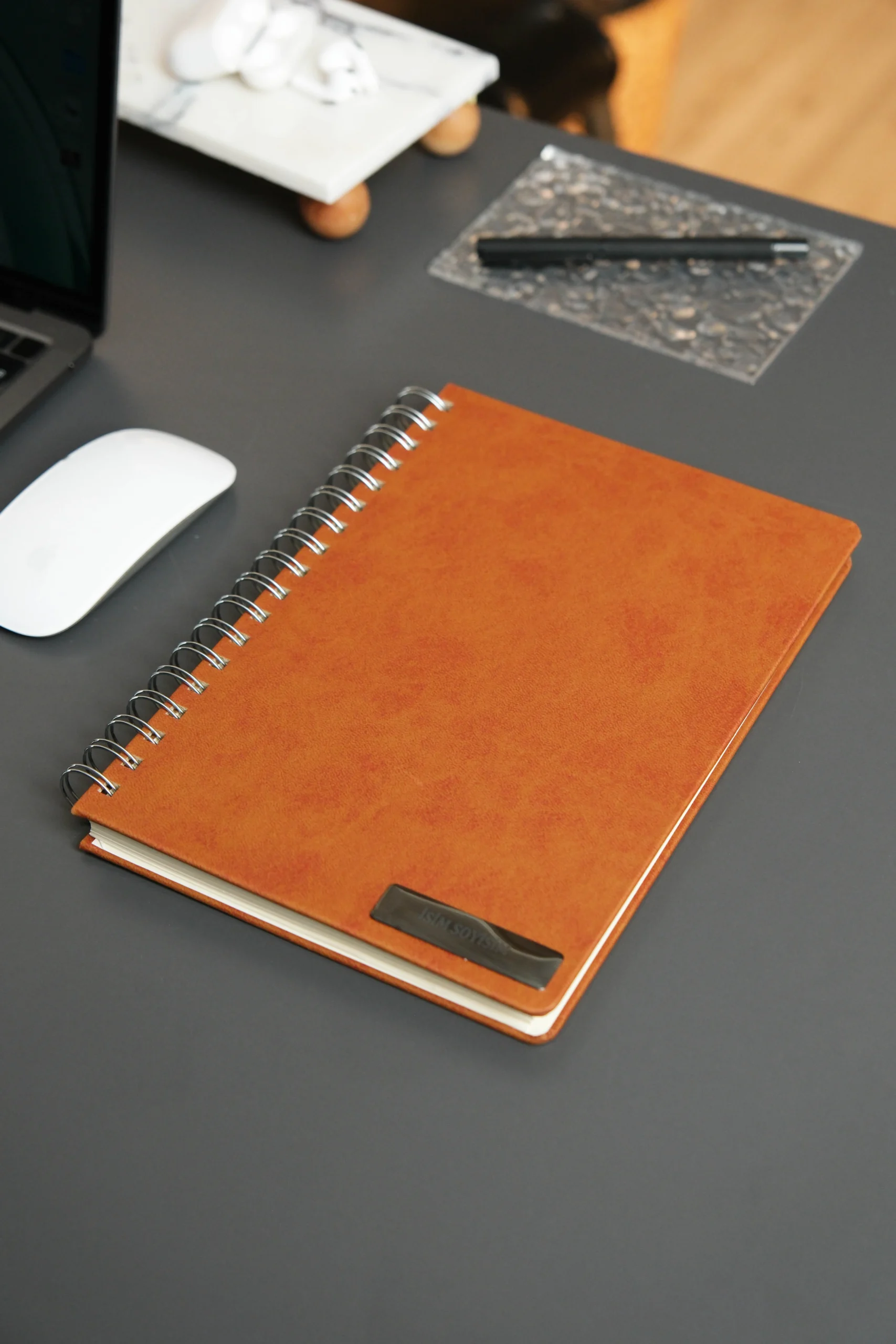 Kişiye Özel Kahverengi Düz Vegan Deri Spiralli 240 Sayfa Çizgili Not Defteri