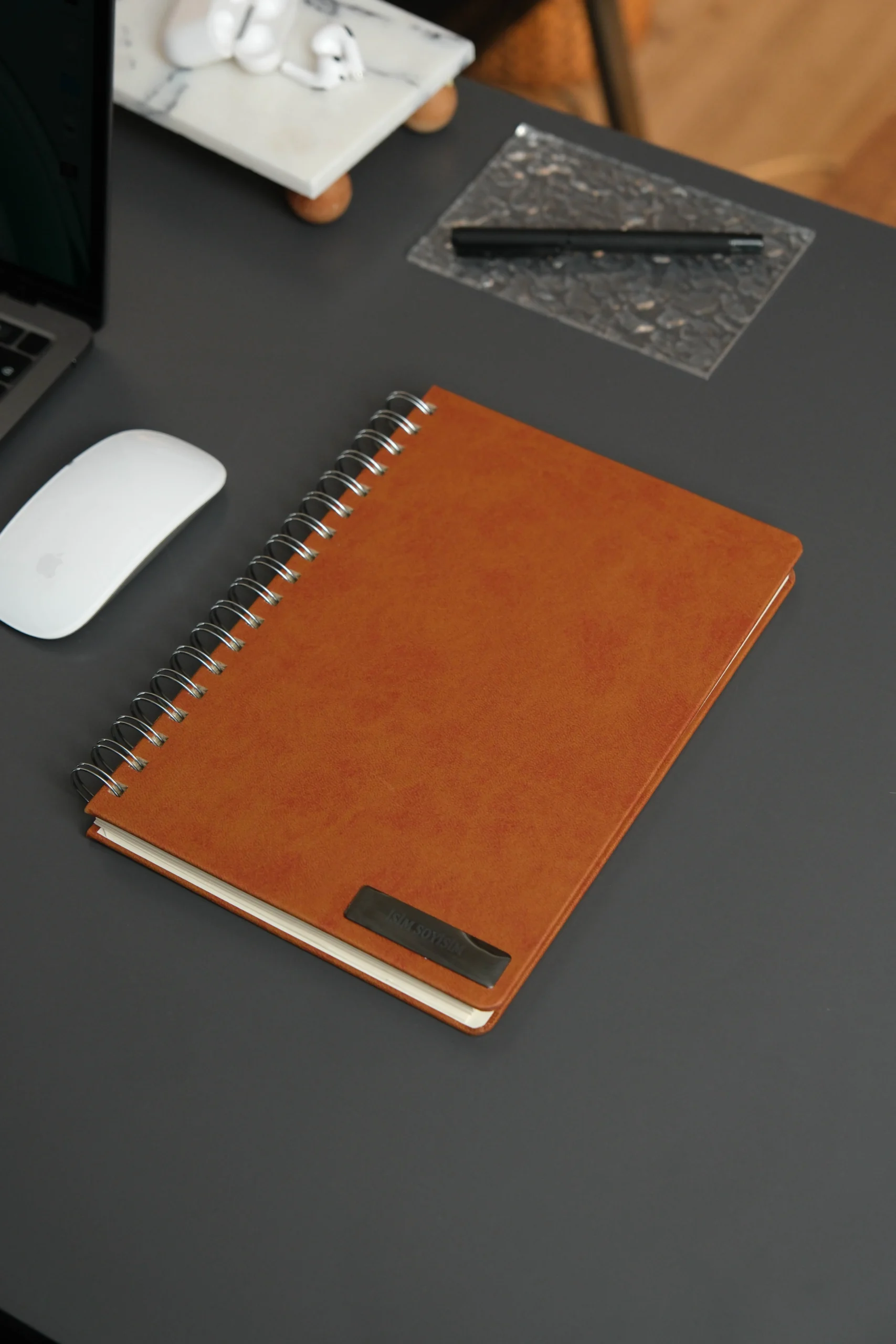 Kişiye Özel Kahverengi Düz Vegan Deri Spiralli 240 Sayfa Çizgili Not Defteri - Görsel 2