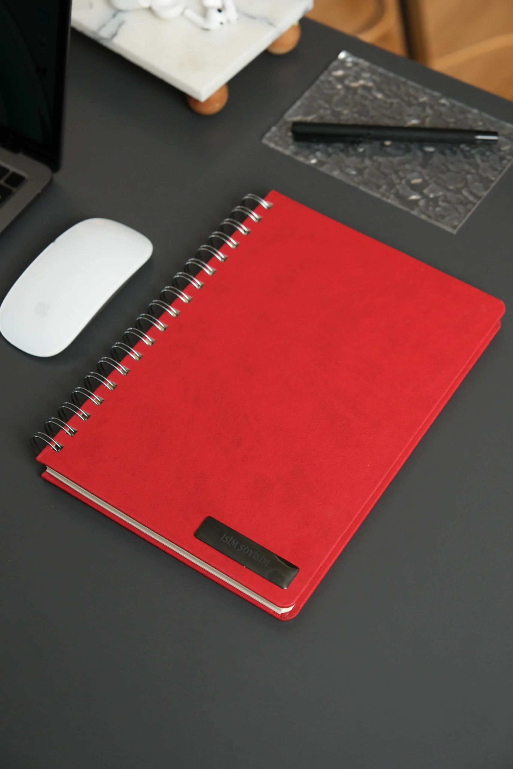 Kişiye Özel Kırmızı Düz Vegan Deri Spiralli 240 Sayfa Çizgili Not Defteri - Görsel 6