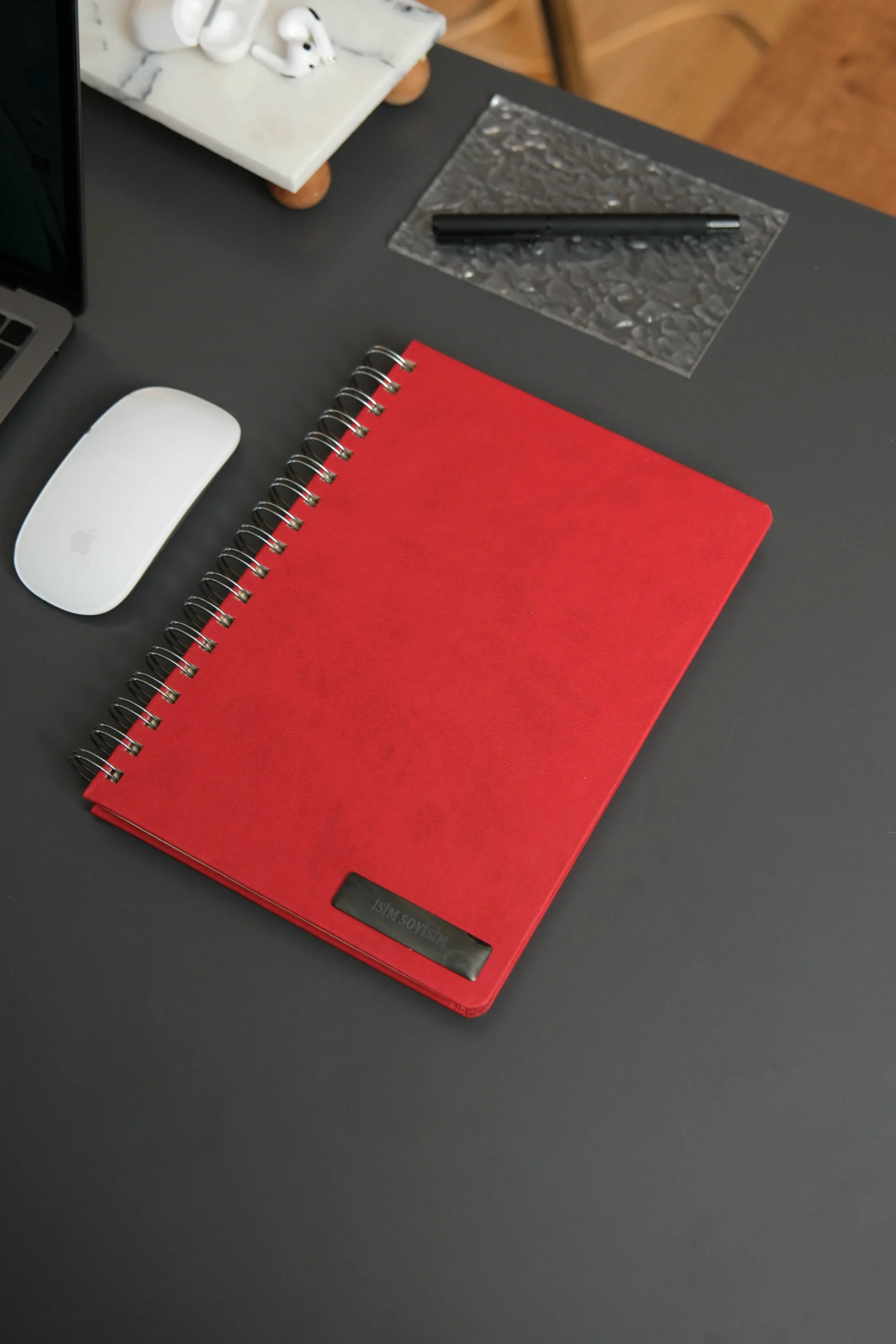 Kişiye Özel Kırmızı Düz Vegan Deri Spiralli 240 Sayfa Çizgili Not Defteri - Görsel 4