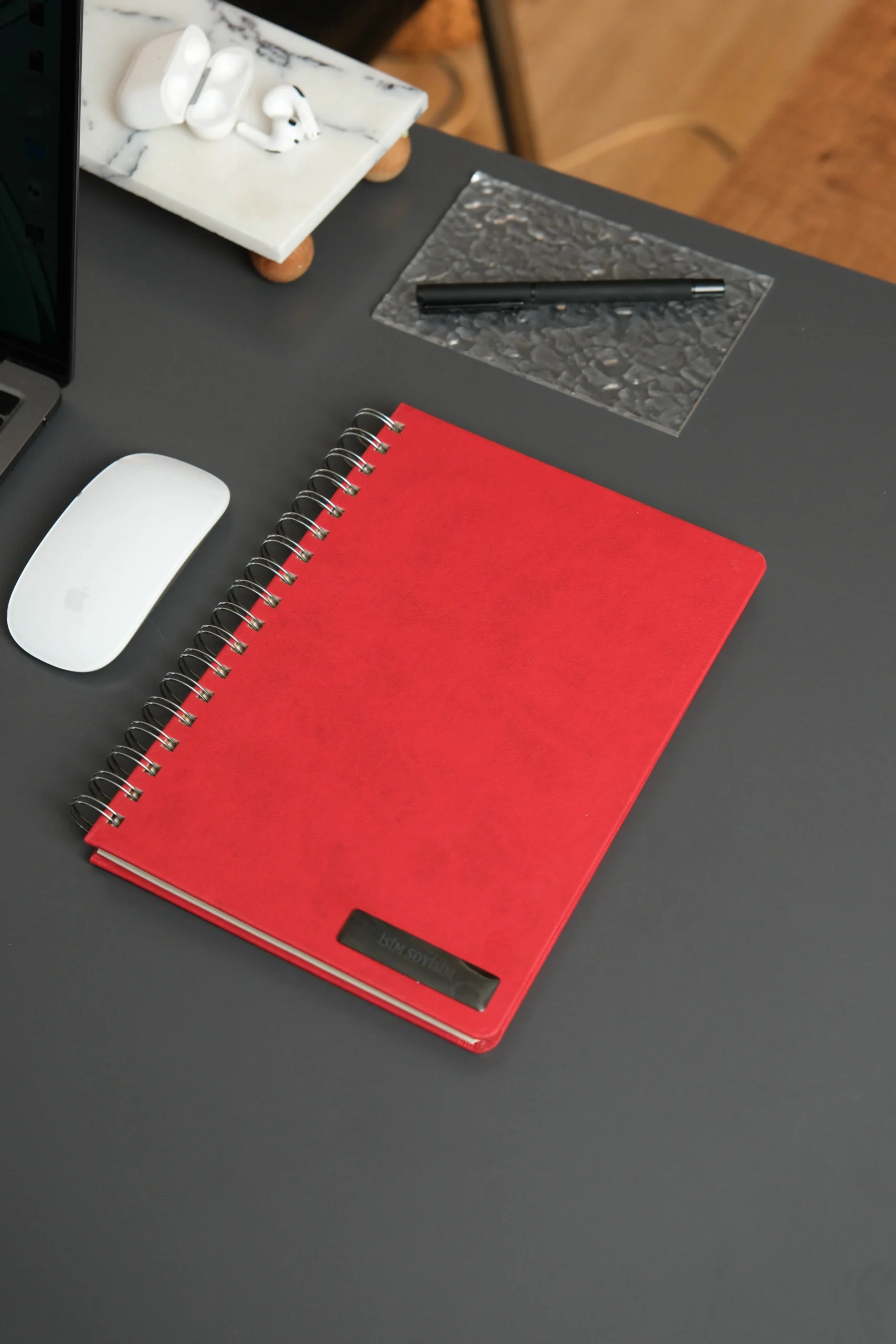 Kişiye Özel Kırmızı Düz Vegan Deri Spiralli 240 Sayfa Çizgili Not Defteri