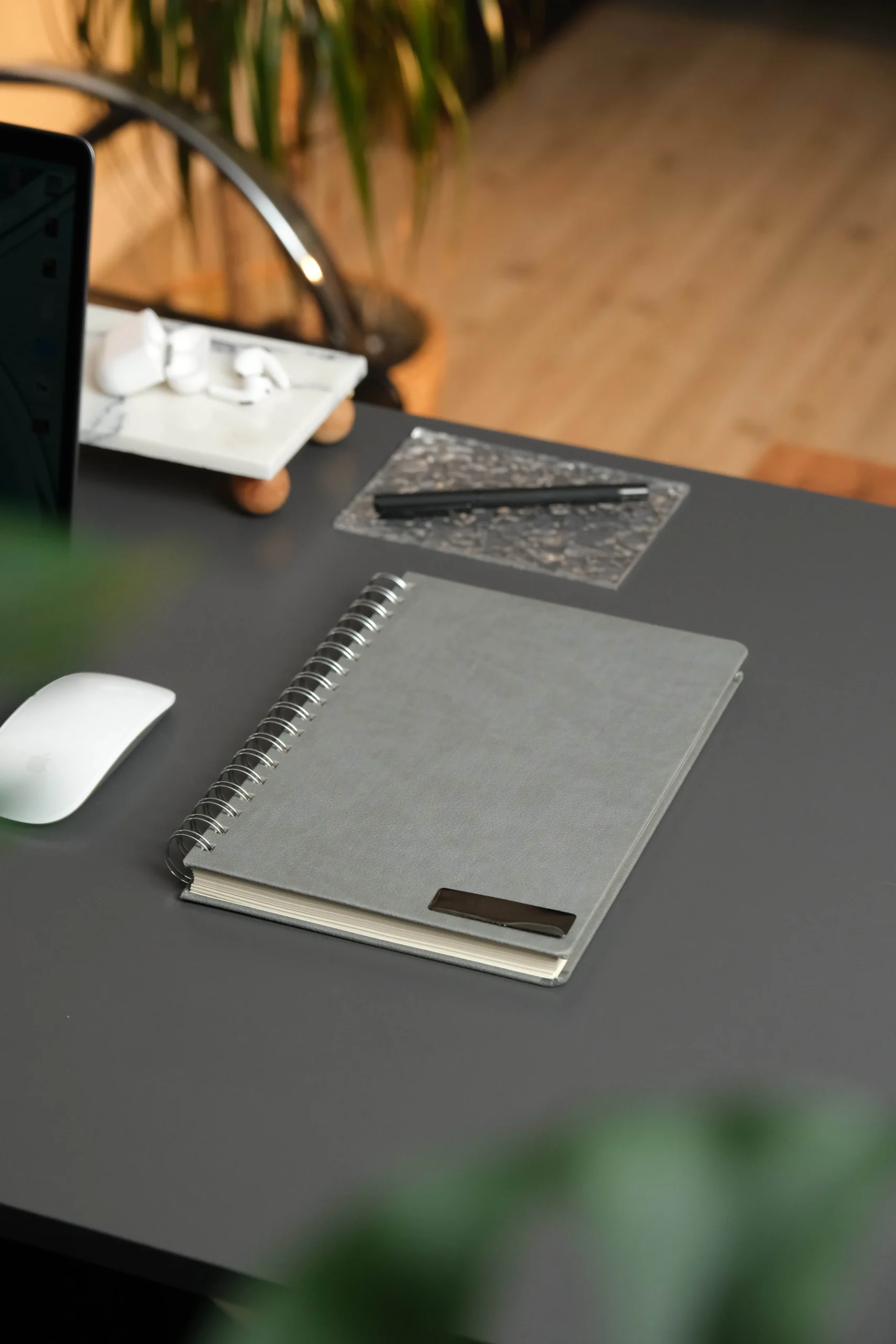 Kişiye Özel Gri Düz Vegan Deri Spiralli 240 Sayfa Çizgili Not Defteri - Görsel 3